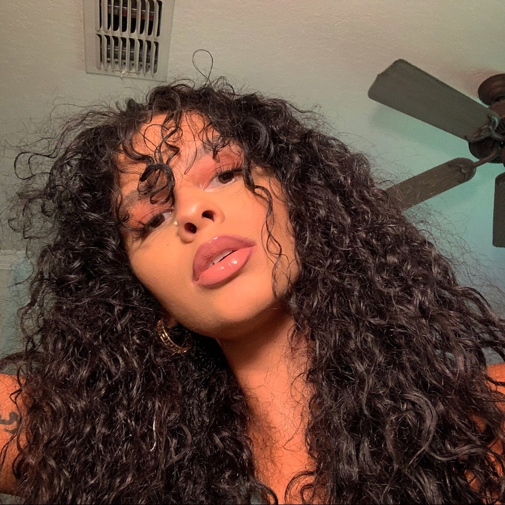 Meet your Posher, Destinee